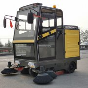 道路吸尘清扫车中的过滤器需要定时清理！