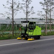 工厂车间使用电动扫地车有哪些特征优势？